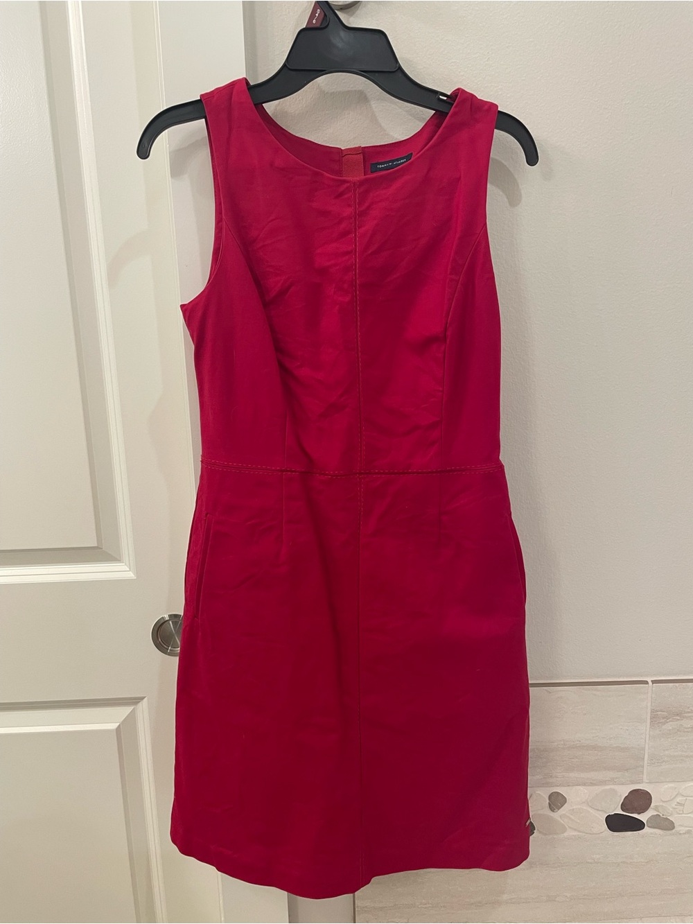 Tommy Hilfiger Sleeveless Sheath Dress with Pockets – Vibrant Berry Red